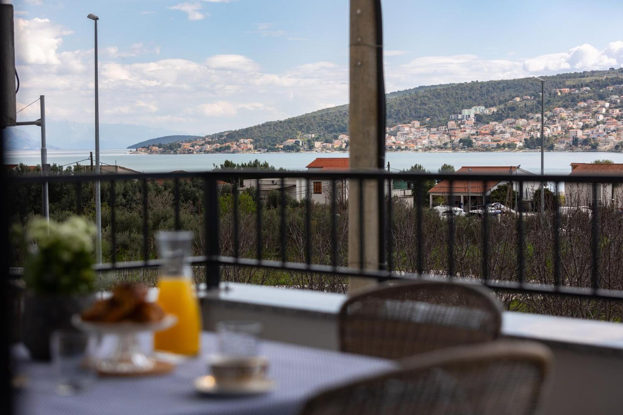 La Petit Apartamento Trogir Exterior foto